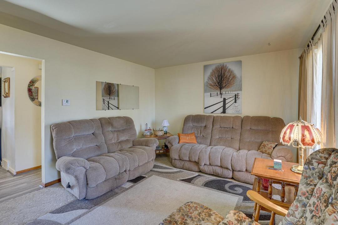 Photo of Livingroom in New Franklin
