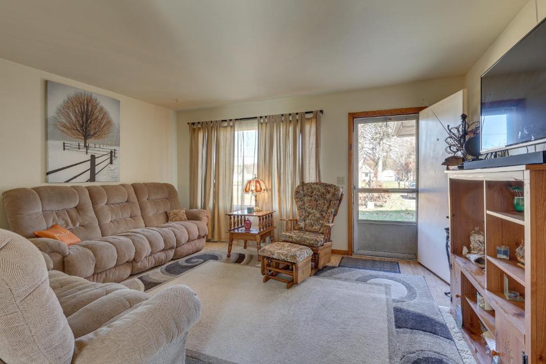 Photo of Livingroom in New Franklin