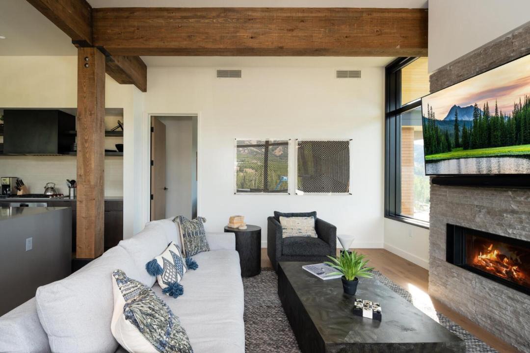 Photo of Livingroom in Big Sky