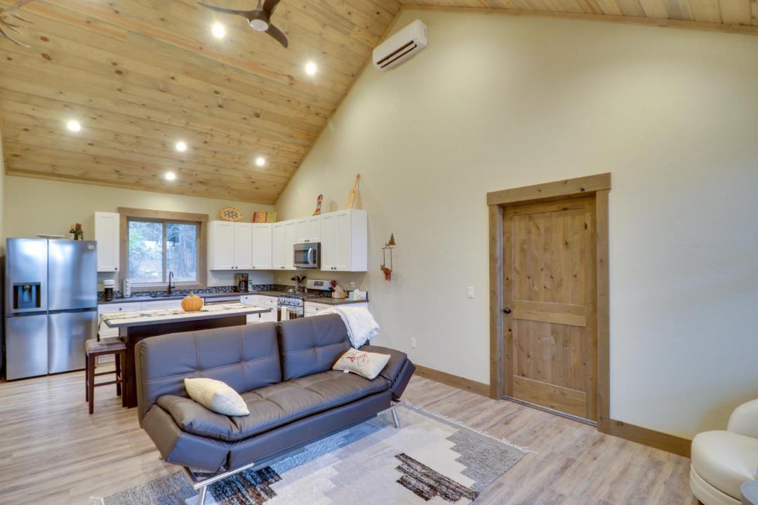 Photo of Livingroom in Woods Bay