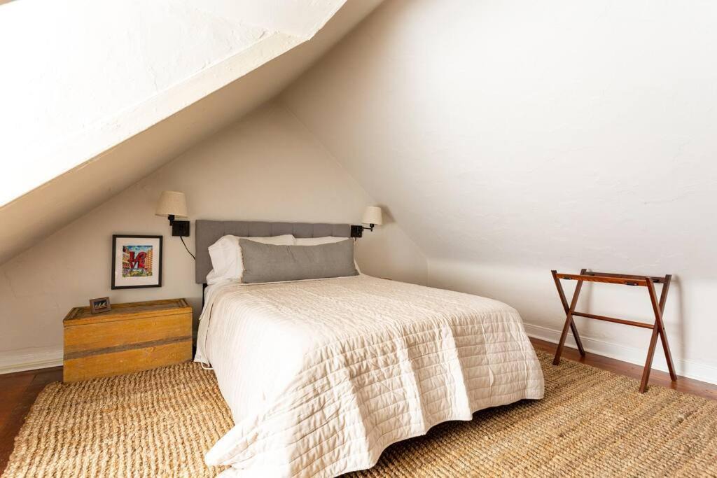Photo of Bedroom in Manayunk