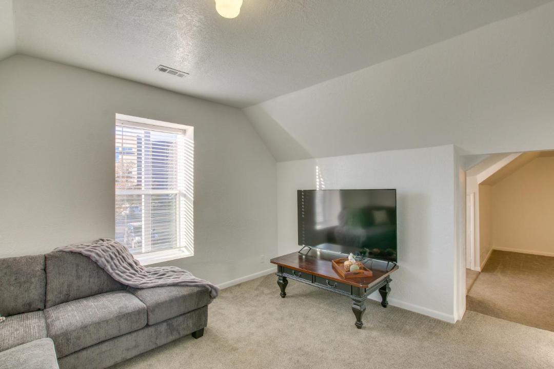 Photo of Livingroom in Logan