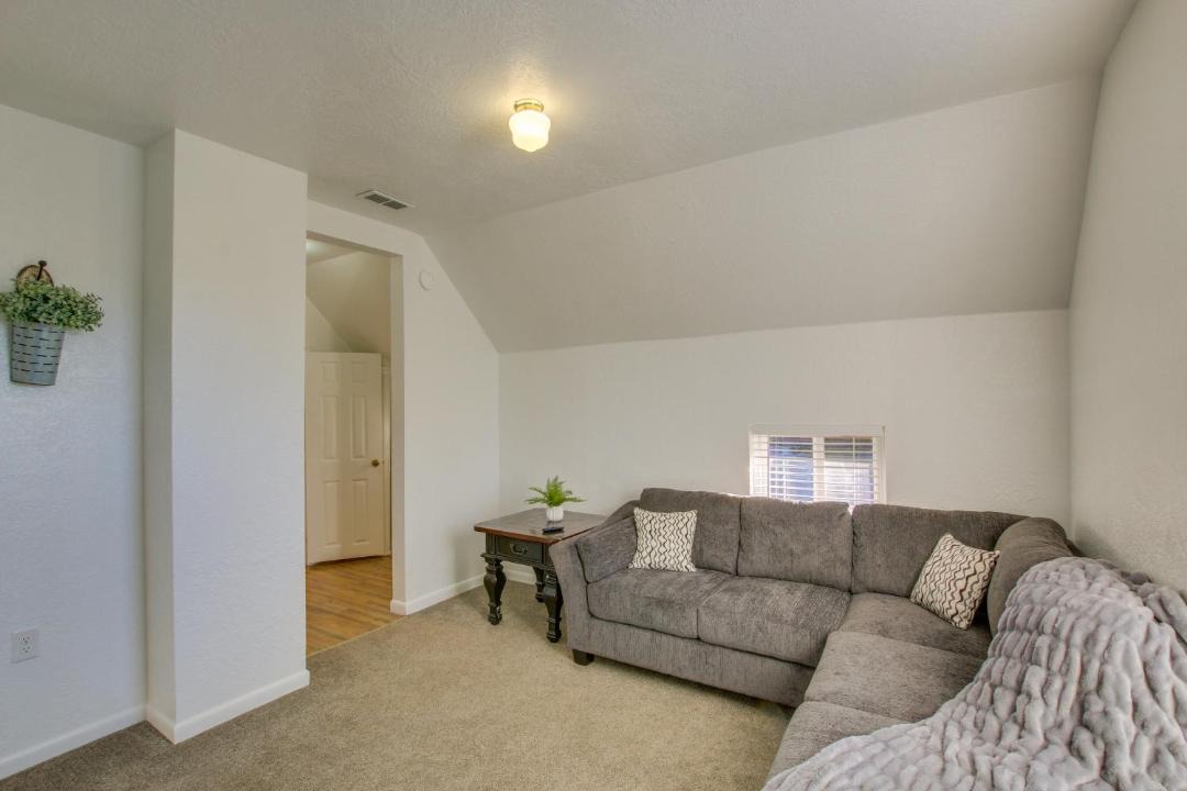 Photo of Livingroom in Logan
