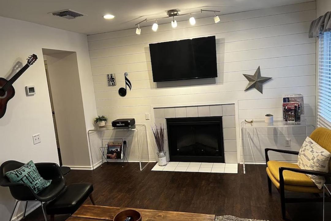 Photo of Livingroom in North Capitol