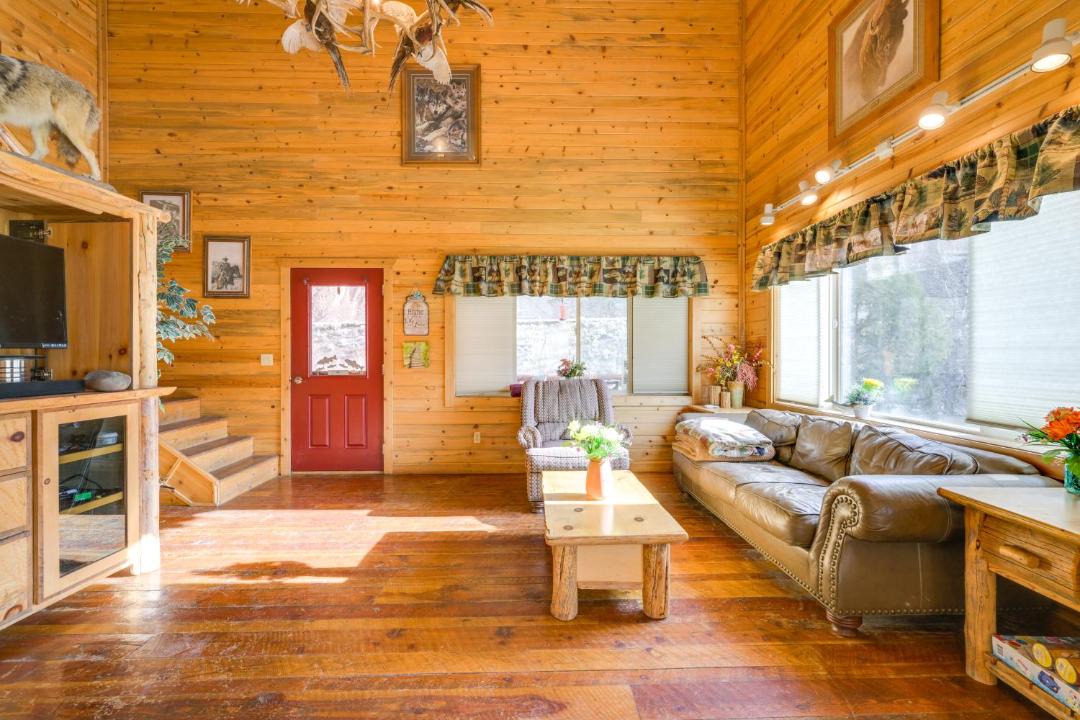 Photo of Livingroom in Salmon