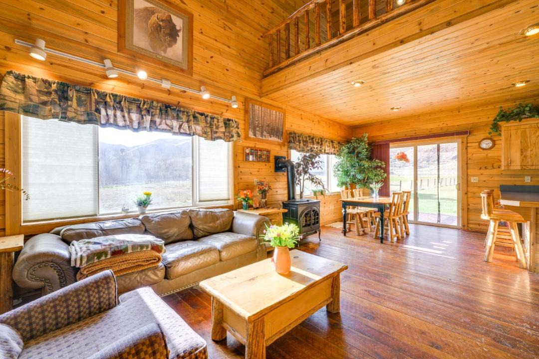 Photo of Livingroom in Salmon