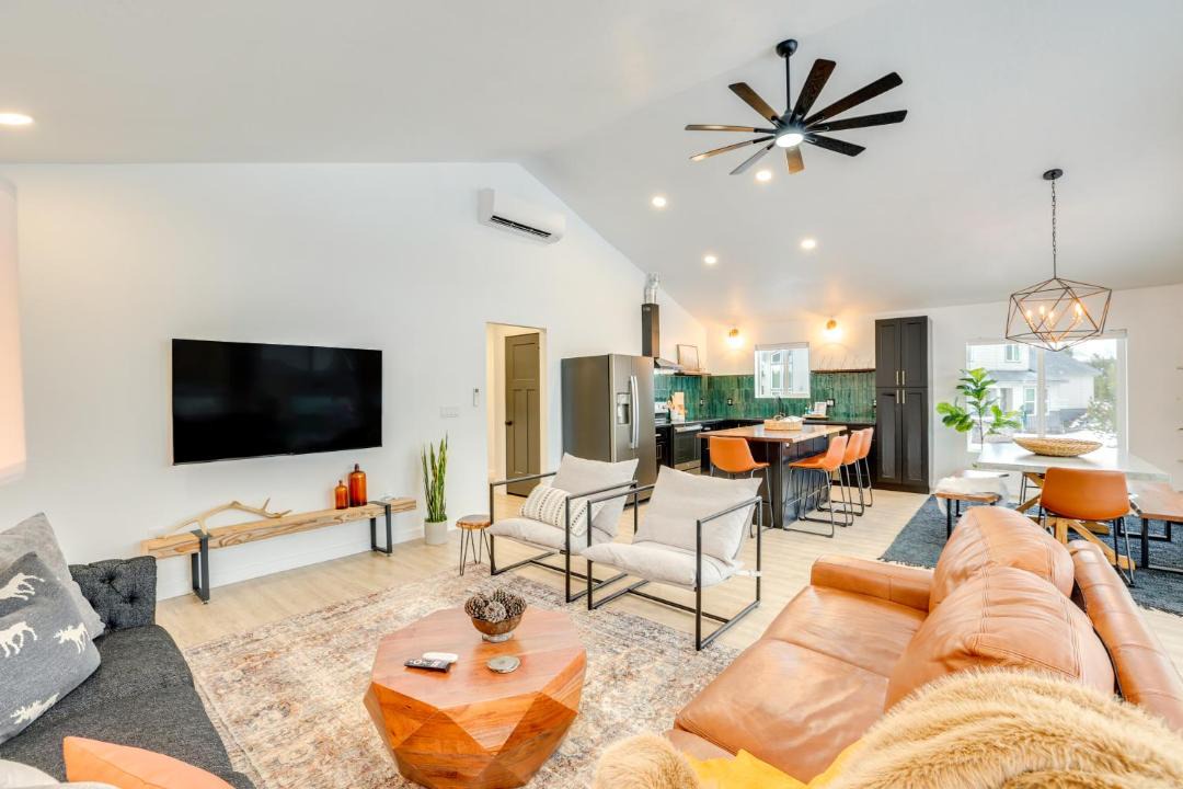 Photo of Livingroom in Fir Grove Estates