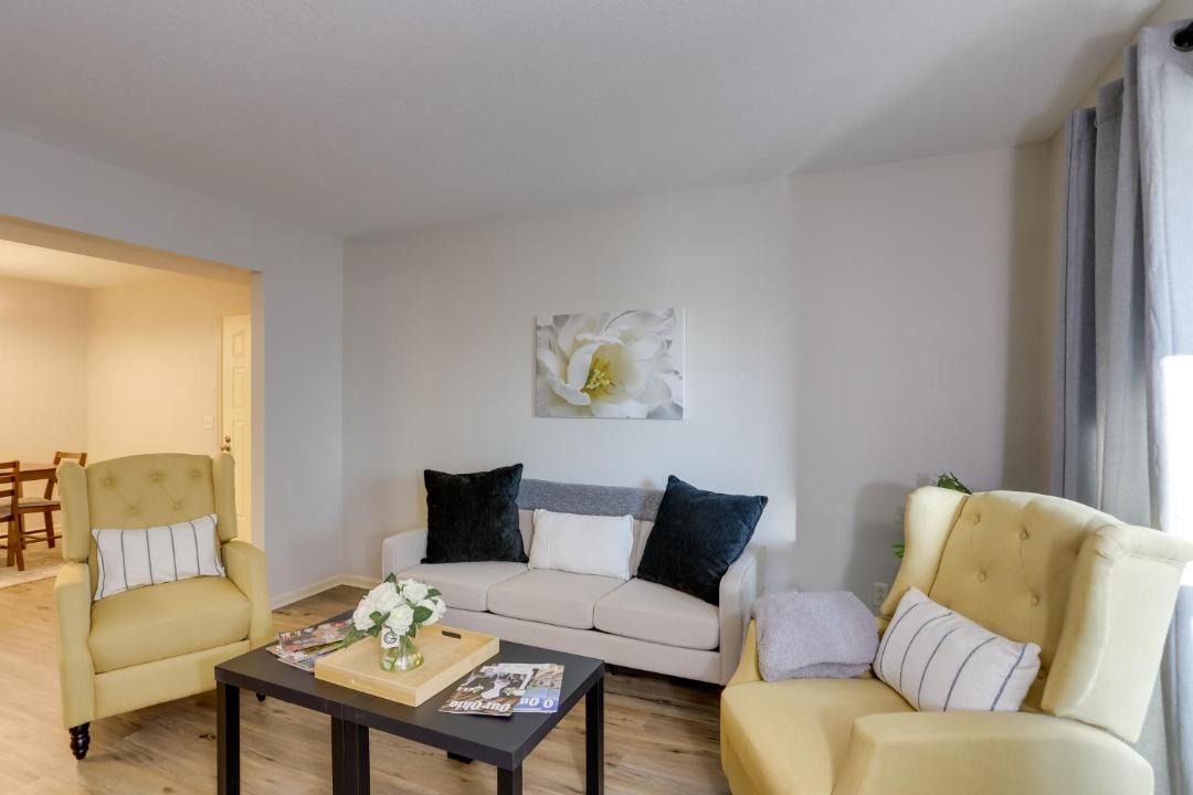 Photo of Livingroom in Reynolds Corners