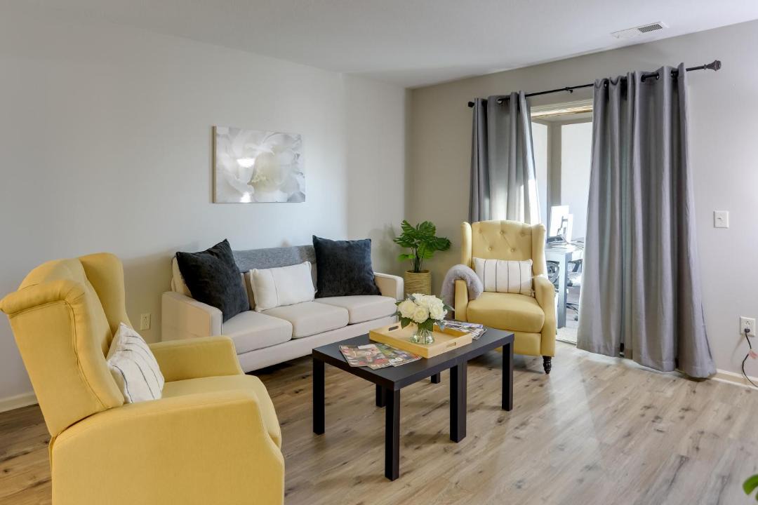 Photo of Livingroom in Reynolds Corners