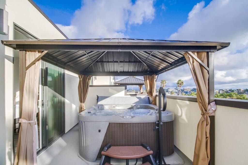 Photo of Patio Balcony in University Heights