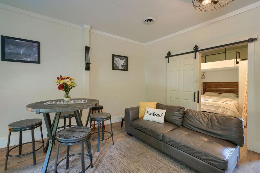 Photo of Livingroom in South Bloomingville
