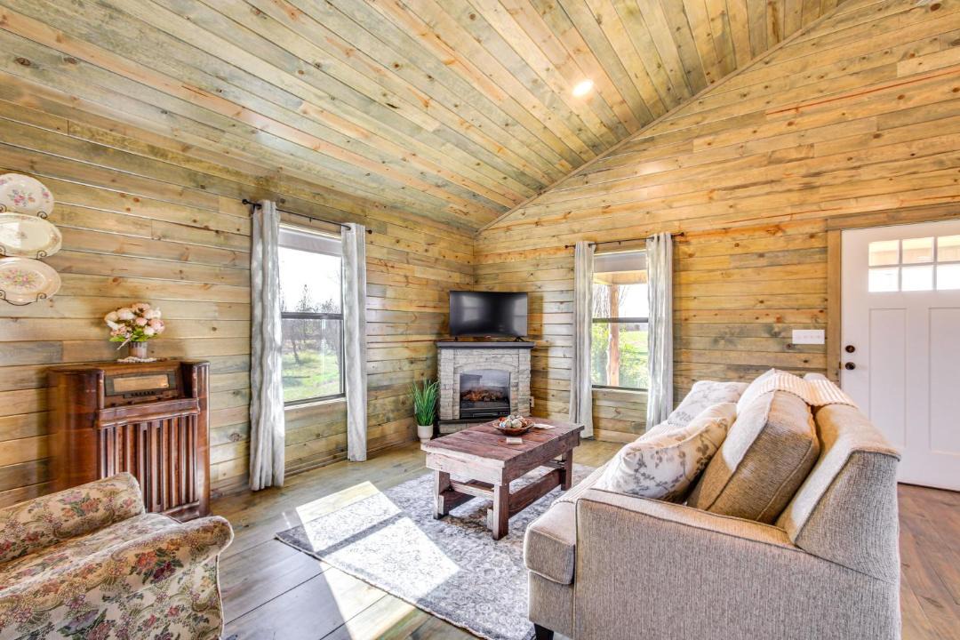 Photo of Livingroom in New Site