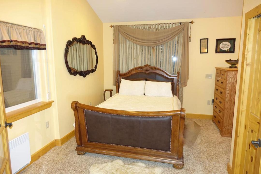 Photo of Bedroom in Island Park