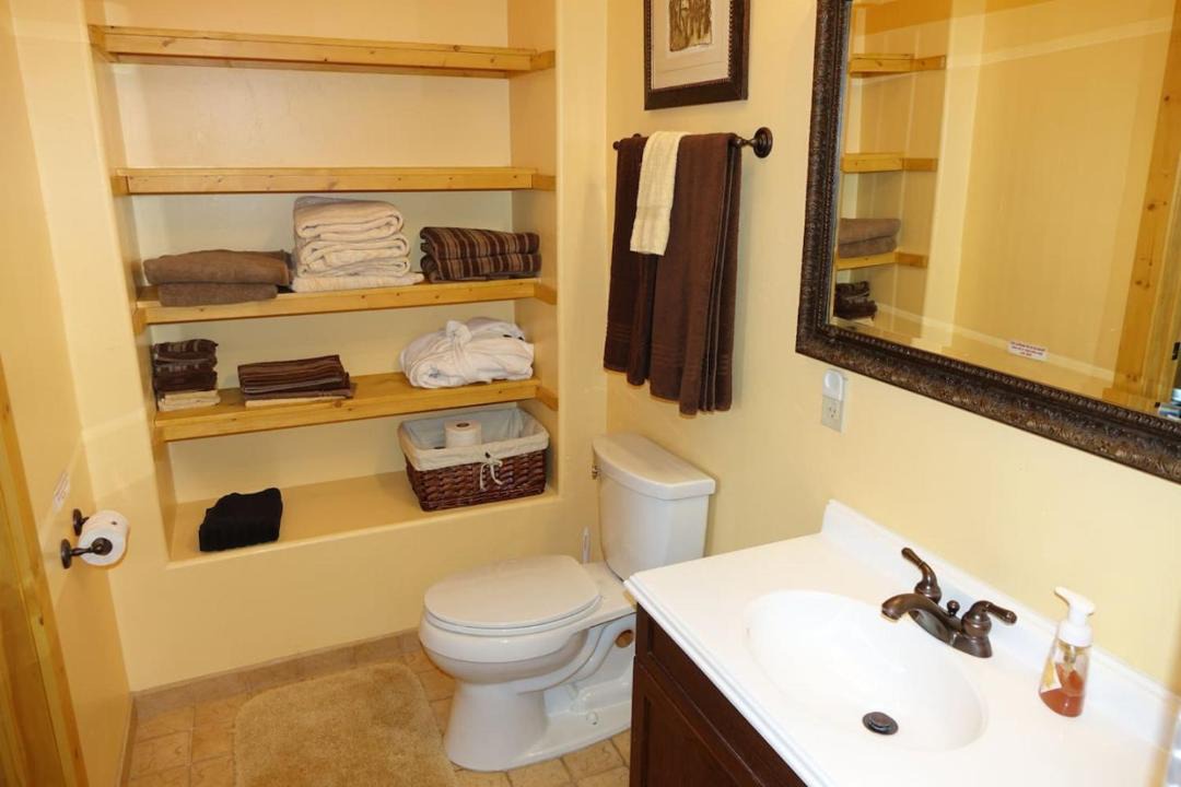 Photo of Bathroom in Island Park
