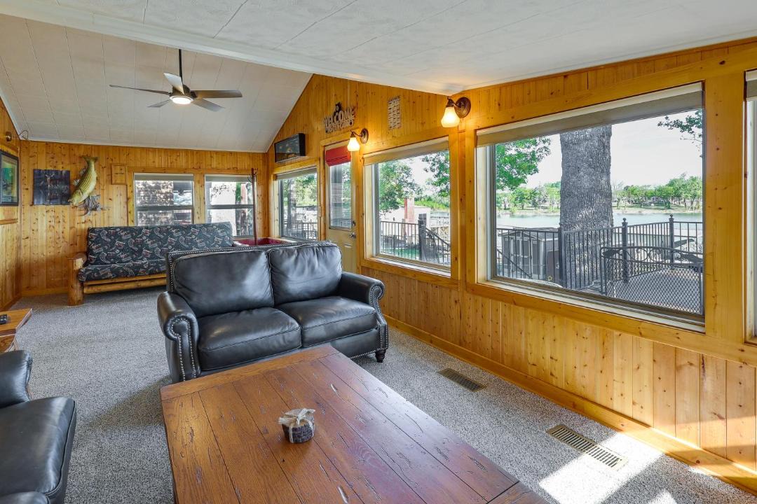 Photo of Livingroom in Grove