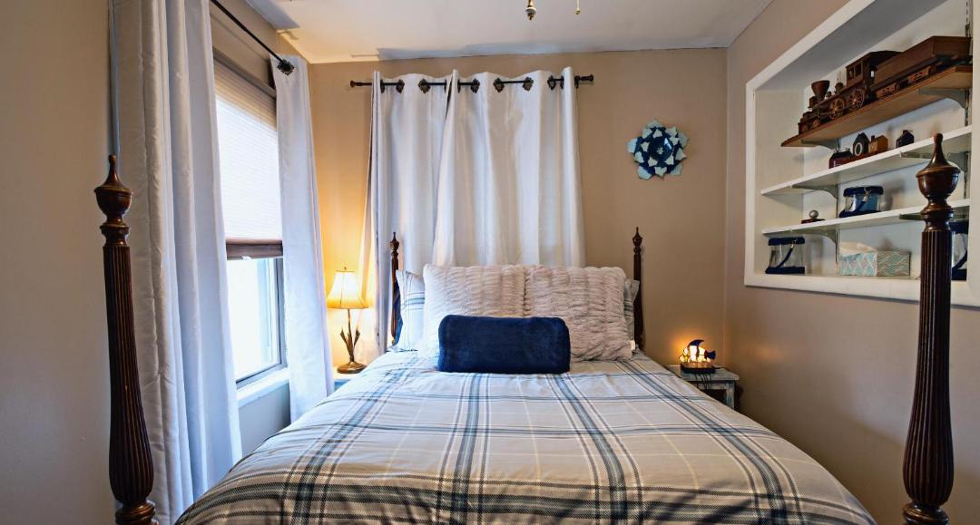 Photo of Bedroom in Helmsburg