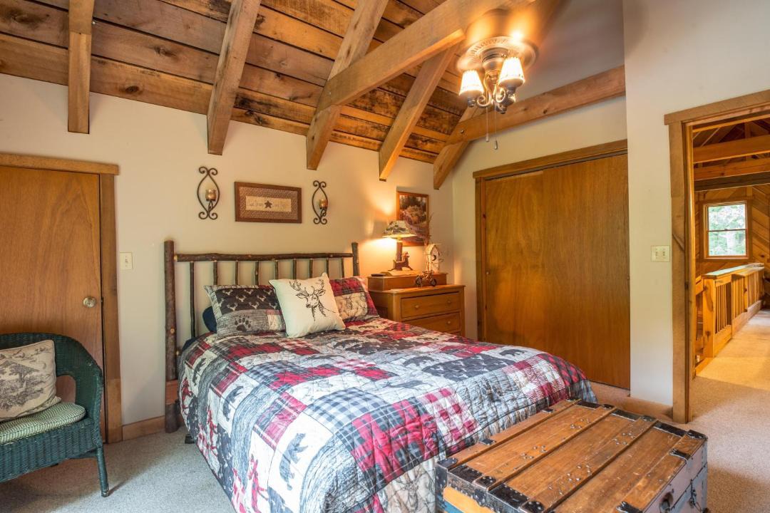 Photo of Bedroom in Helmsburg