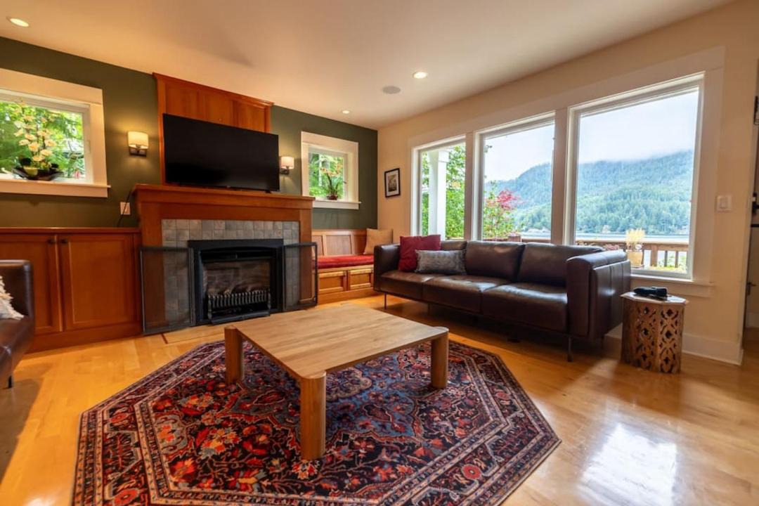 Photo of Livingroom in Port Angeles