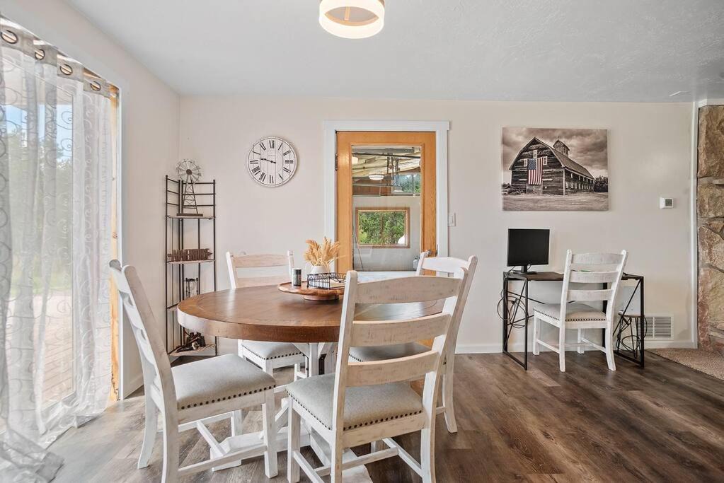 Photo of Livingroom in Custer