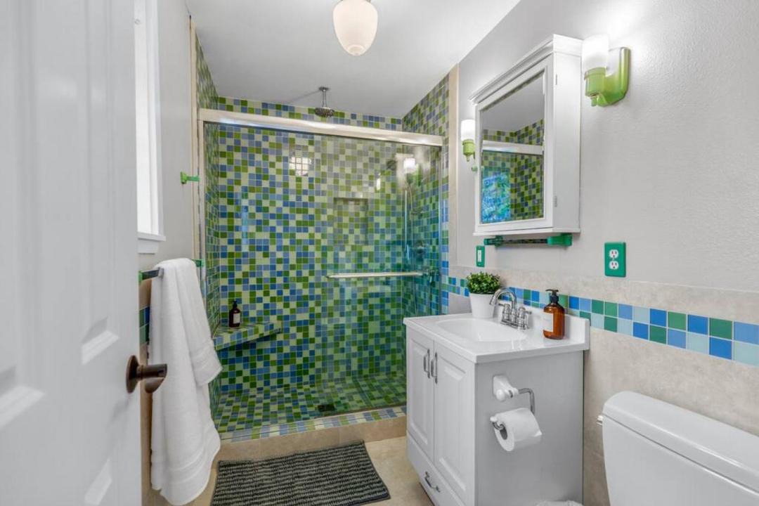 Photo of Bathroom in East Lake Hills