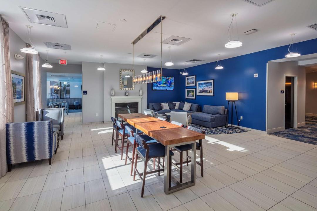Photo of Livingroom in State College