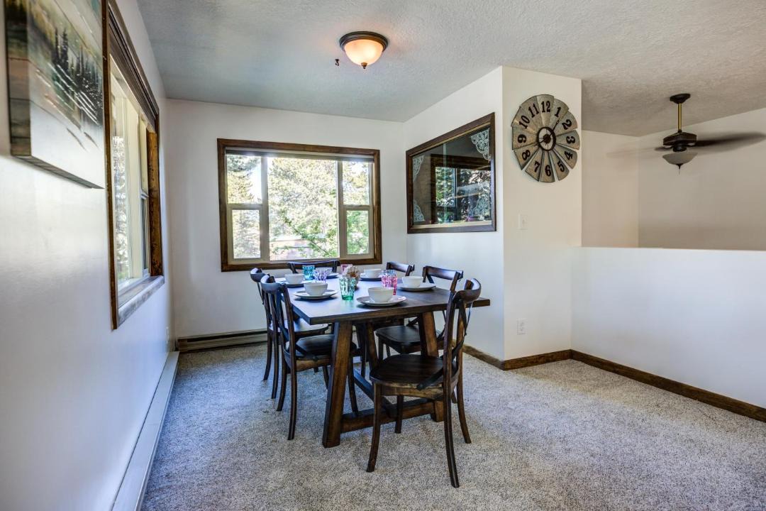 Photo of Livingroom in West Yellowstone