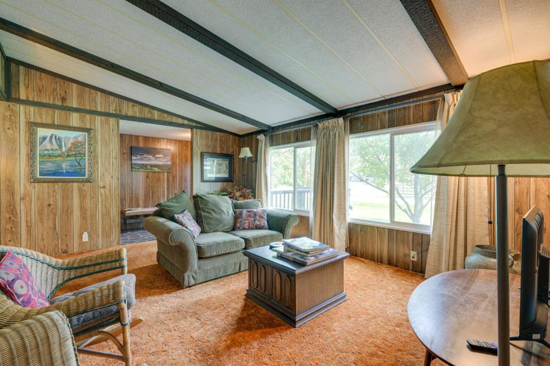 Photo of Livingroom in Salmon