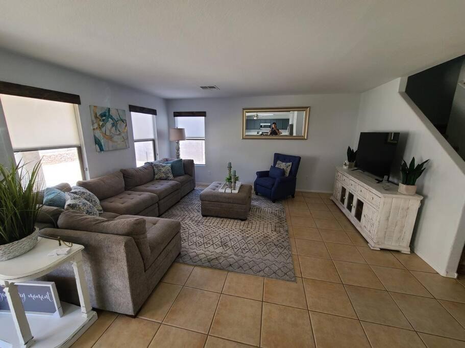 Photo of Livingroom in East Mesa