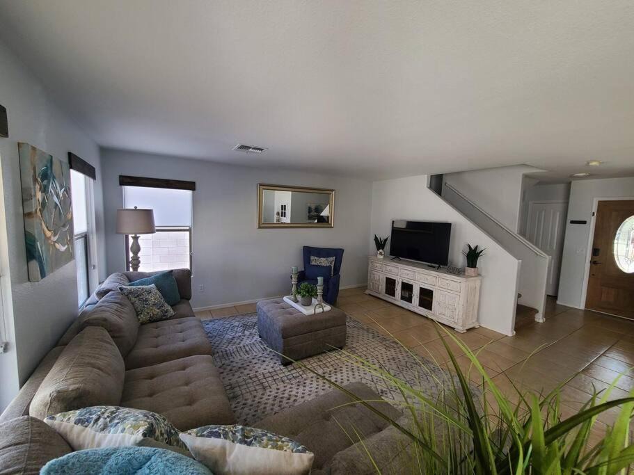 Photo of Livingroom in East Mesa
