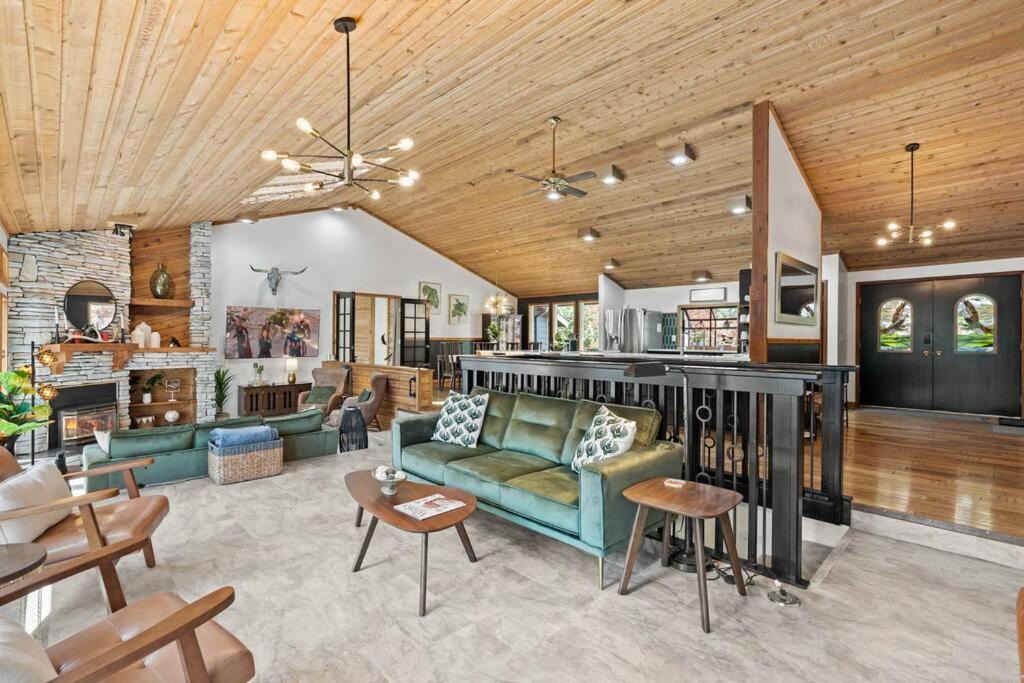 Photo of Livingroom in Nine Mile Falls