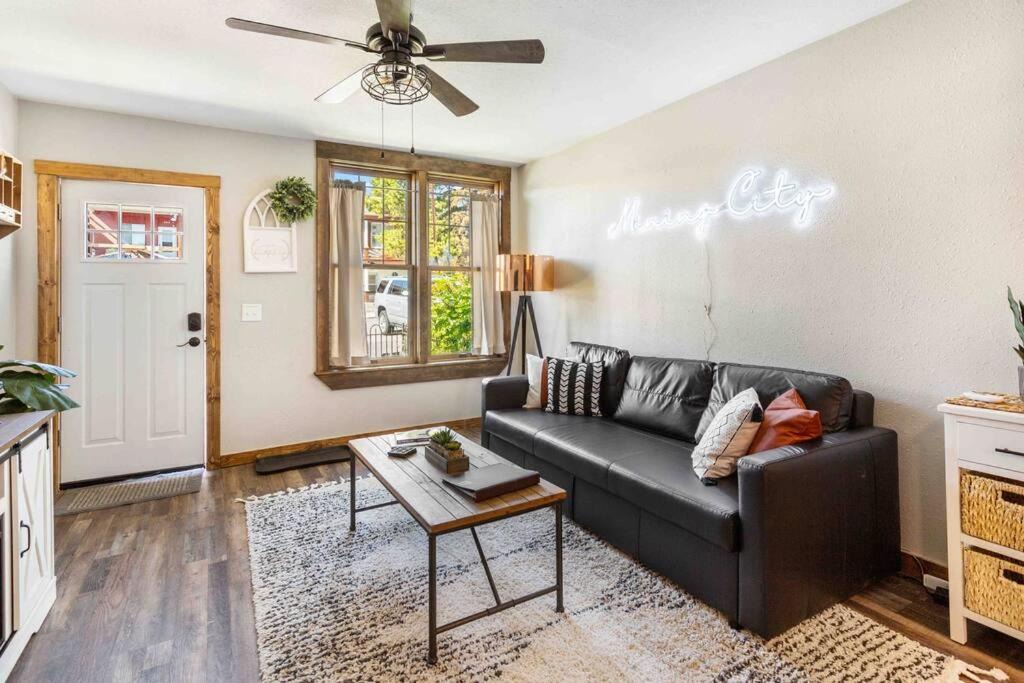 Photo of Livingroom in Butte