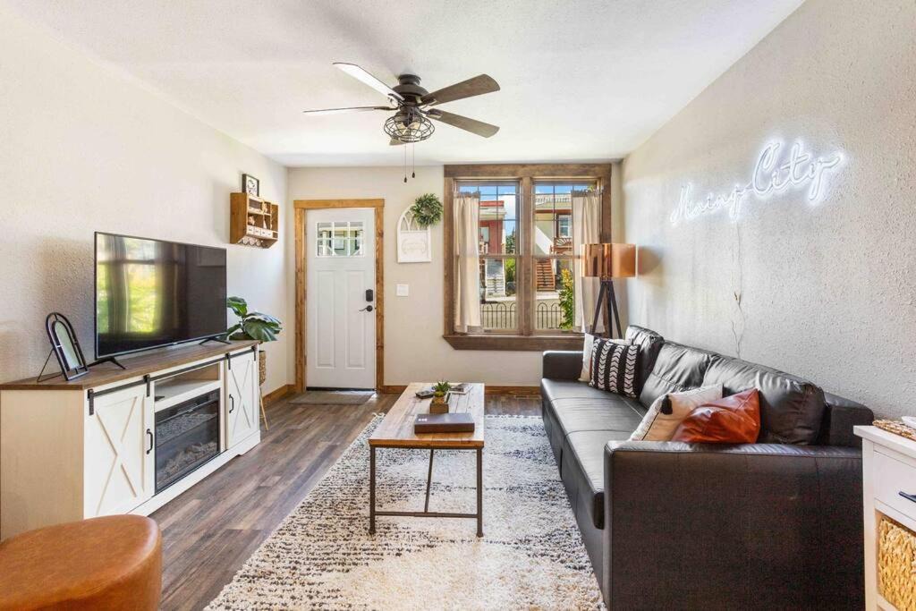 Photo of Livingroom in Butte