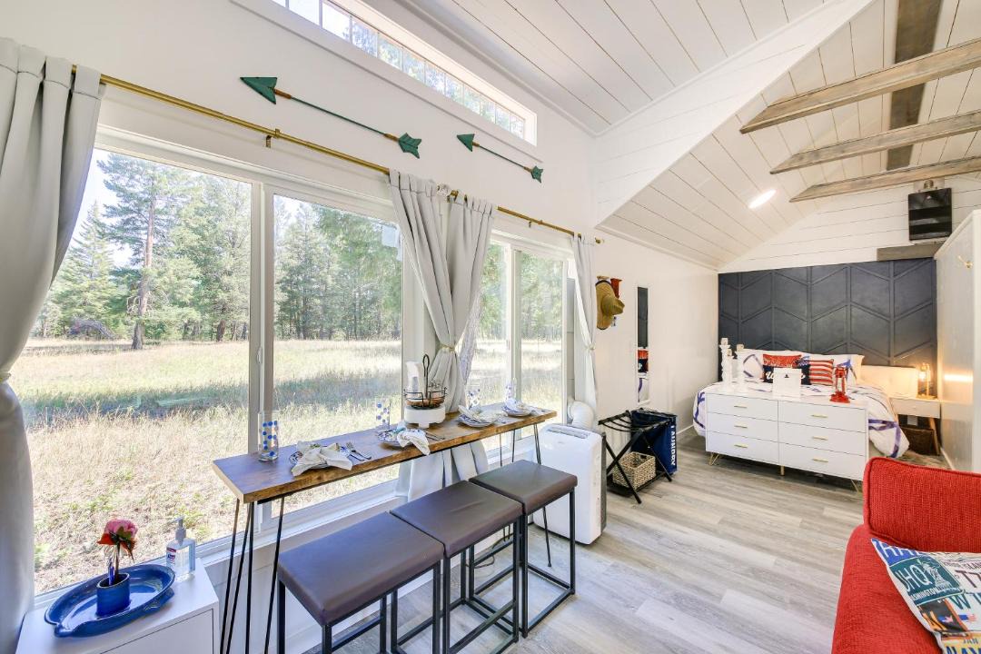 Photo of Livingroom in Eureka