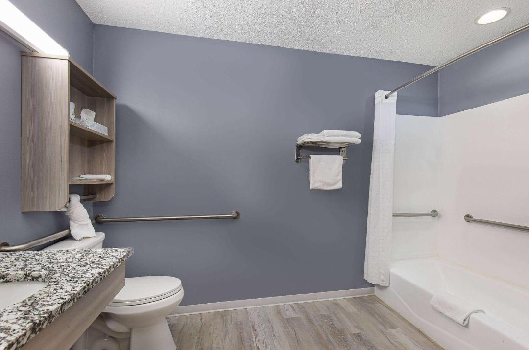 Photo of Bathroom in Dry Ridge