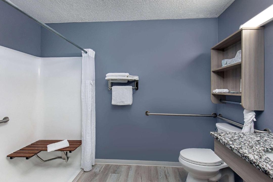 Photo of Bathroom in Dry Ridge