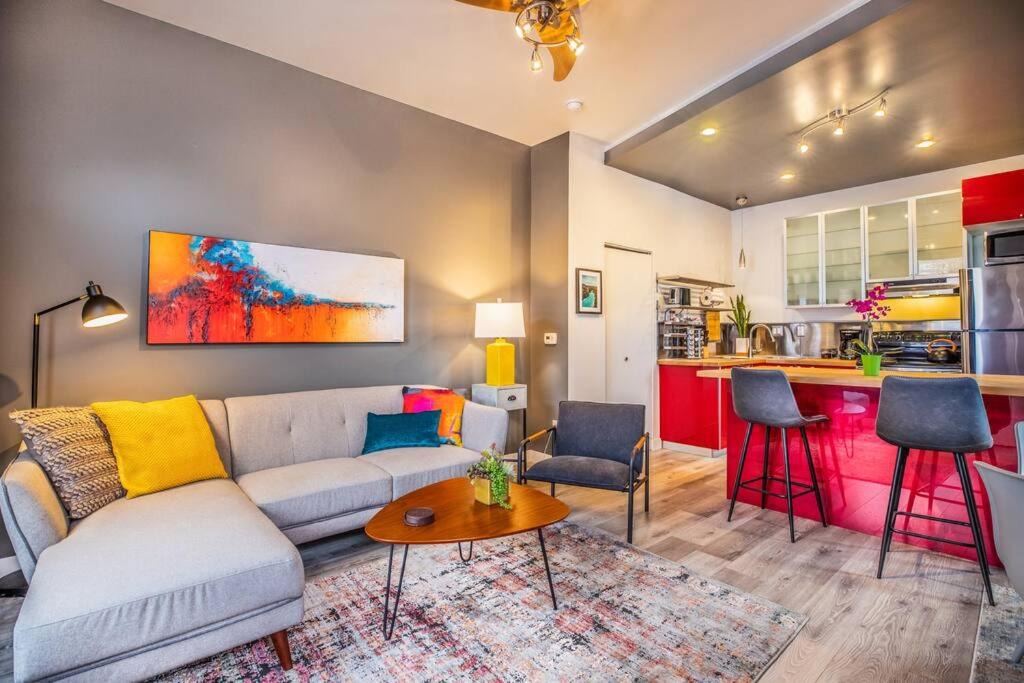 Photo of Livingroom in Central City