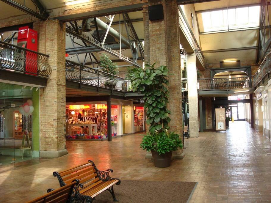 Photo of Livingroom in Central City