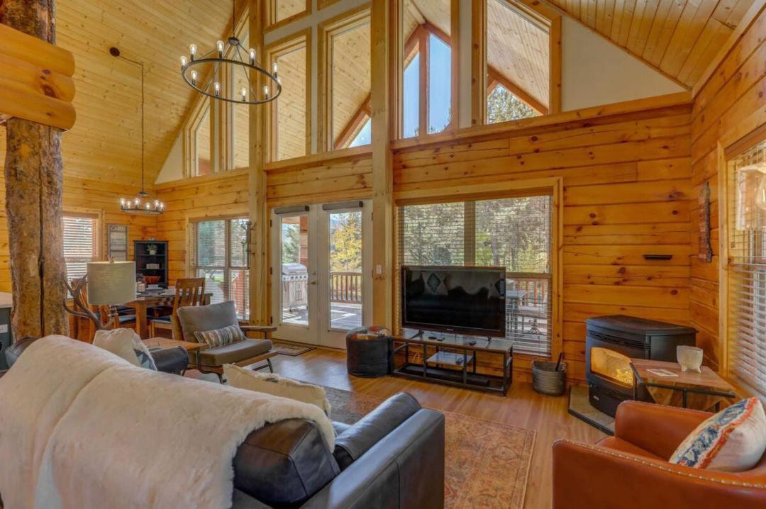 Photo of Livingroom in Fir Grove Estates