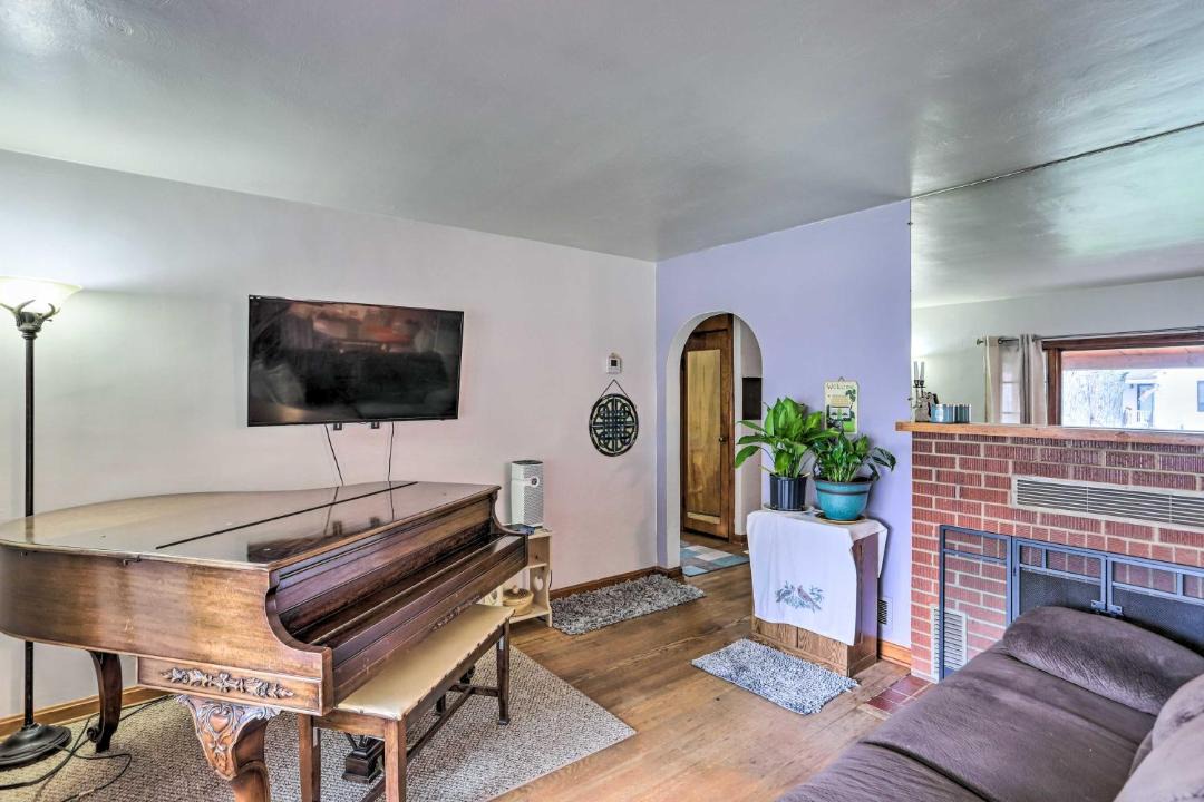 Photo of Livingroom in Elyria