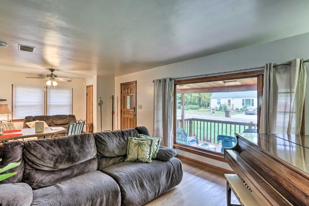 Photo of Livingroom in Elyria
