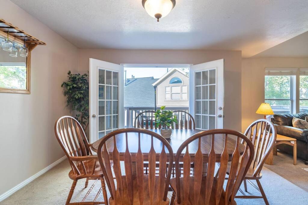 Photo of Livingroom in Cottonwood Heights