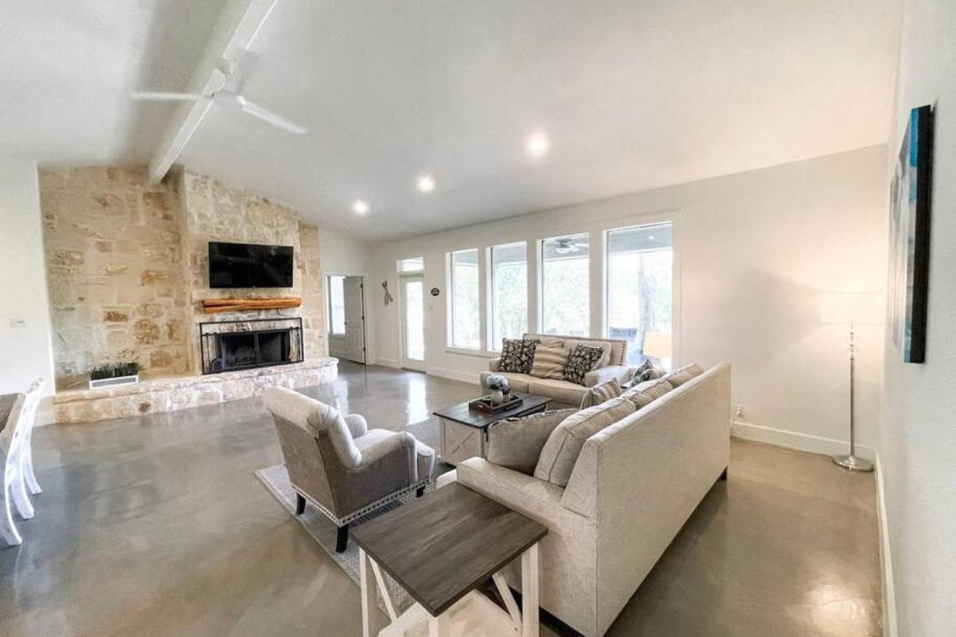 Photo of Livingroom in McQueeney