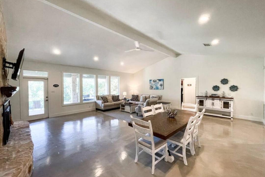 Photo of Livingroom in McQueeney