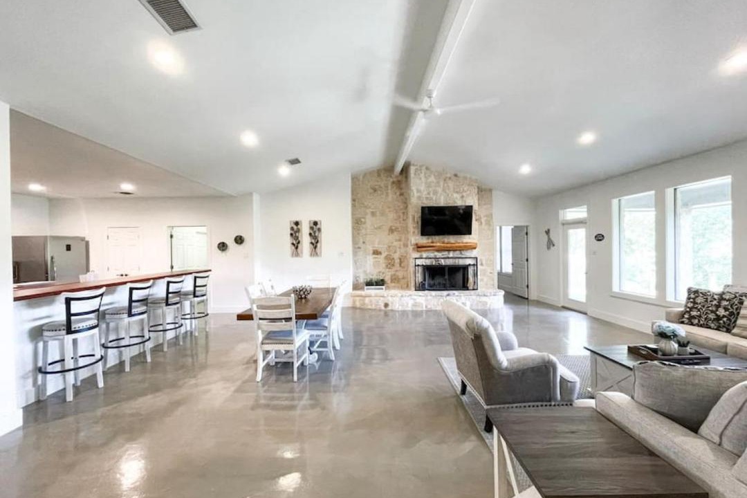Photo of Livingroom in McQueeney