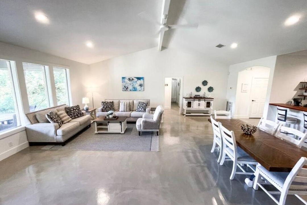 Photo of Livingroom in McQueeney