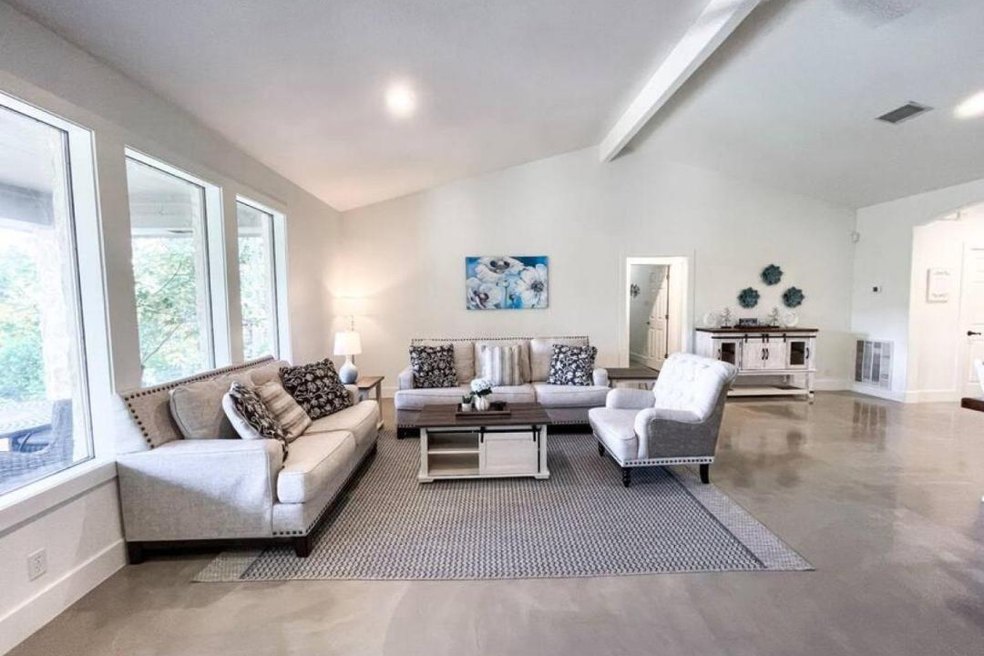 Photo of Livingroom in McQueeney