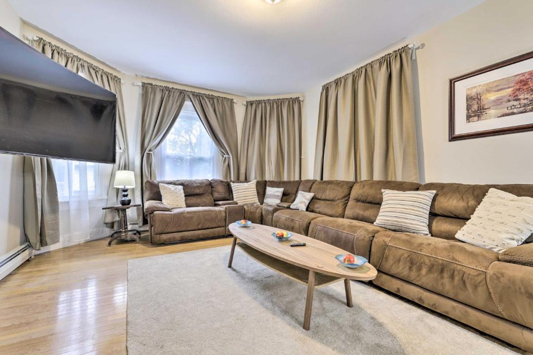 Photo of Livingroom in Memorial Square