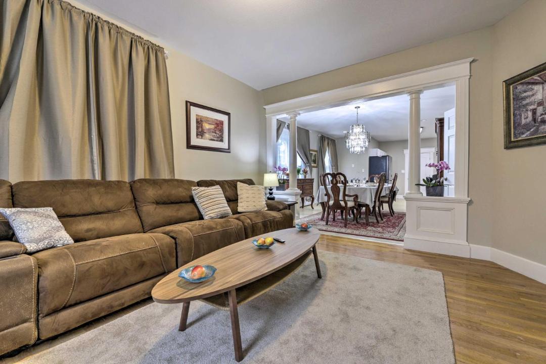 Photo of Livingroom in Memorial Square