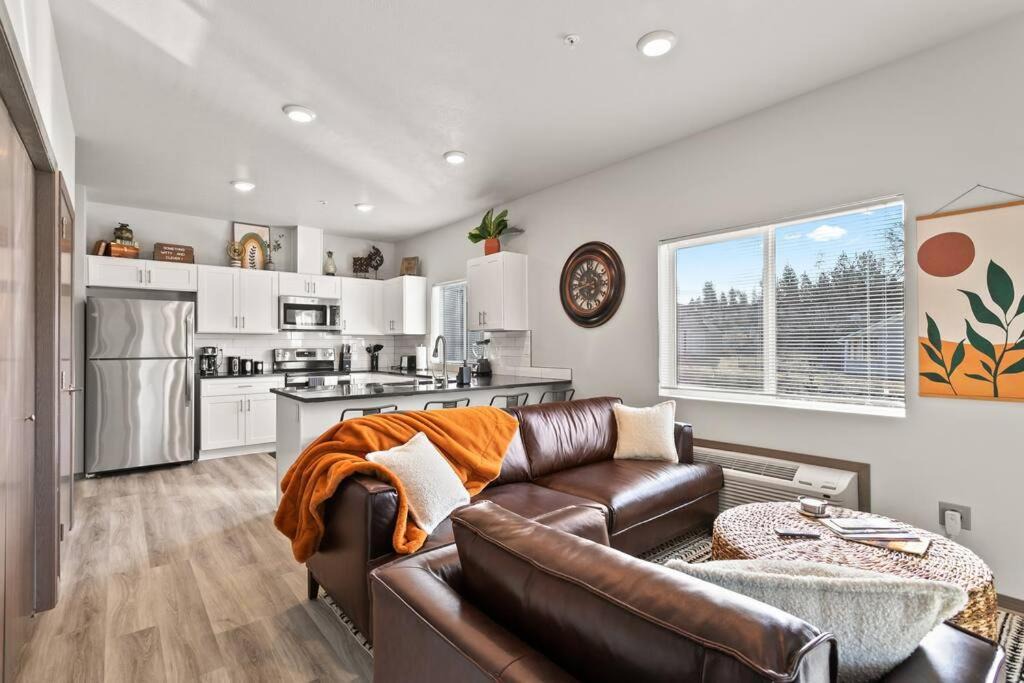 Photo of Livingroom in South Perry District