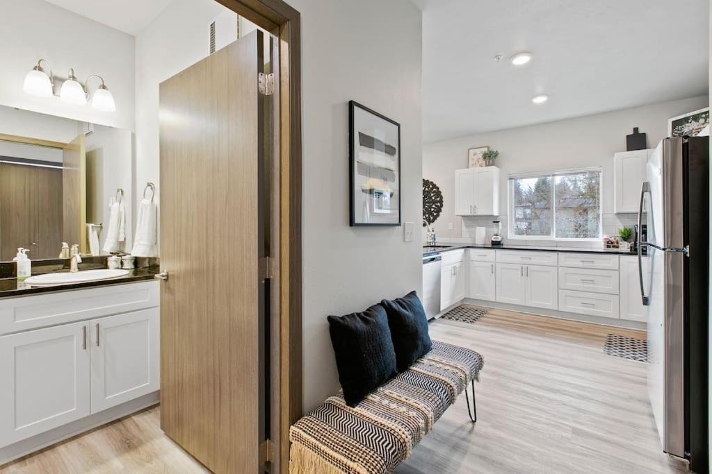 Photo of Livingroom in South Perry District